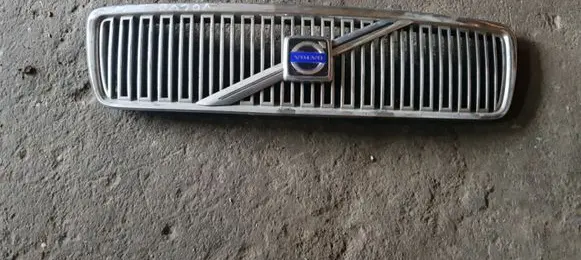 Volvo S80 Front bumper upper radiator grill