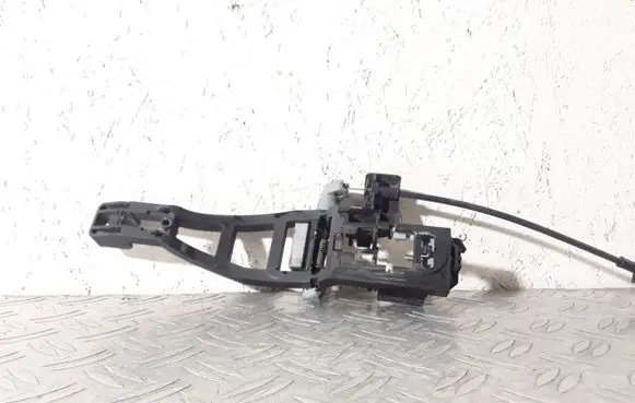 Rear door exterior handle/bracket