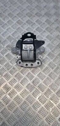 Toyota RAV 4 (XA50) Engine mount bracket