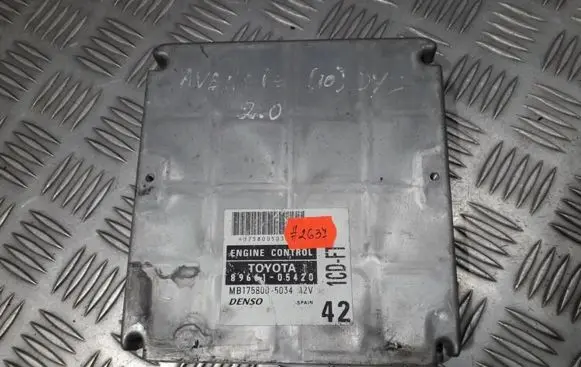 Toyota Avensis T220 Engine control unit/module 8966105420 89661-05420