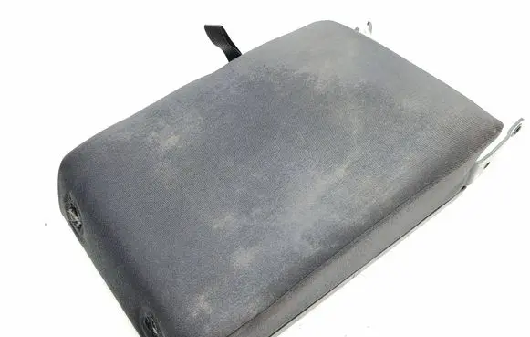 Volkswagen Tiguan Rear seat armrest 