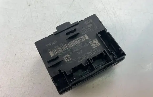 Volkswagen PASSAT B8 Other control units/modules 5Q0959592E