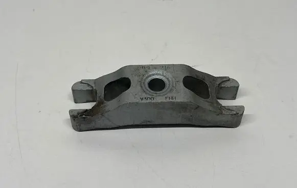 Volkswagen Touran II Fuel Injector clamp holder 03L216 V300