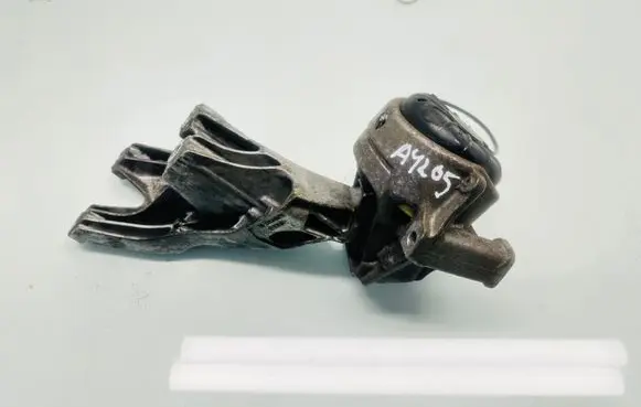 Engine mount bracket