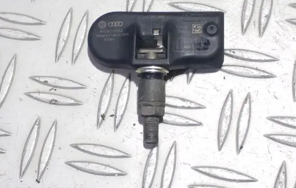Volkswagen PASSAT B6 Tire pressure sensor 1K0907255A S122215001A L250VW2