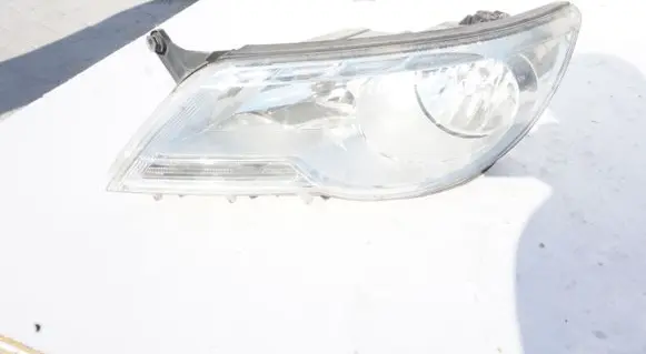 Volkswagen Tiguan Headlight/headlamp