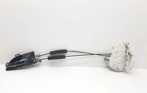 Honda CR-V Front door lock 72111-SWA-P1
