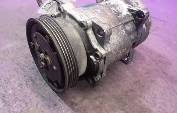 Renault Megane I Air conditioning (A/C) compressor (pump) 7700272987