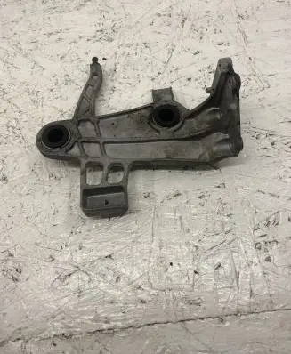 Mercedes-Benz C W204 Air filter cleaner box bracket assembly A6510900041