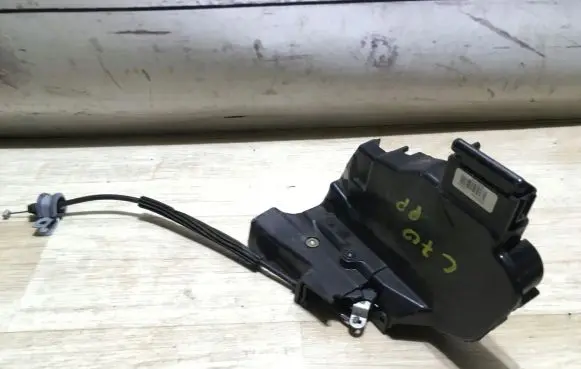 Volvo C70 Front door lock 1593187578