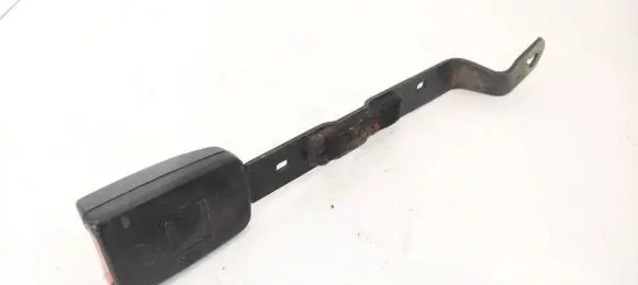 Front seatbelt buckle