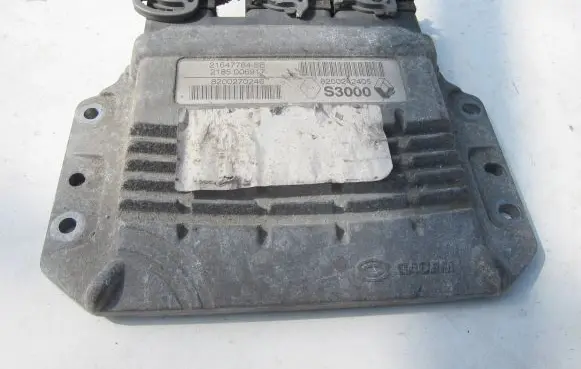 Renault Megane II Engine control unit/module 8200242405