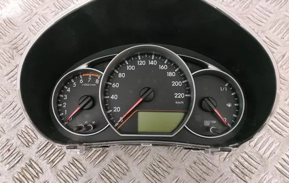 Toyota Verso-S Speedometer (instrument cluster) 8380052X40