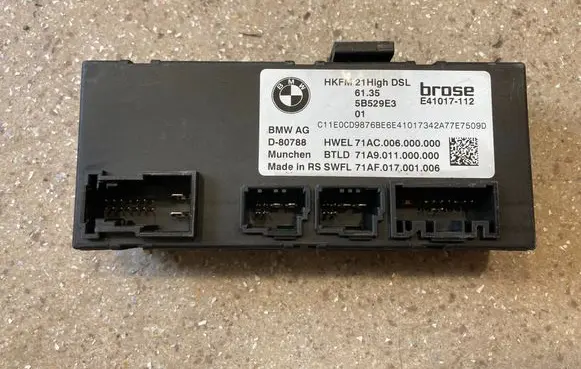 BMW 5 G60 G61 Tailgate/trunk control unit/module 5B529E3