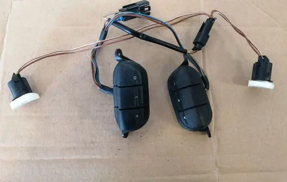 Opel Vectra B Steering wheel buttons/switches 15689800