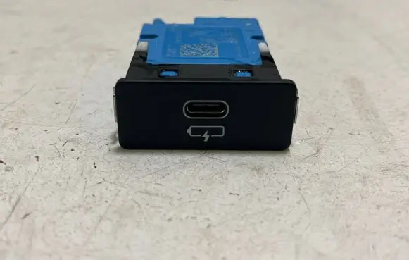 BMW i4 USB socket connector 191630