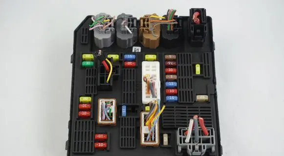 Renault Megane III Fuse module 284B69553R