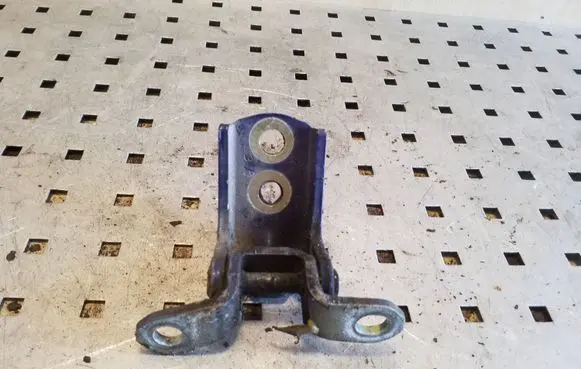 Nissan Almera N16 Rear door lower hinge