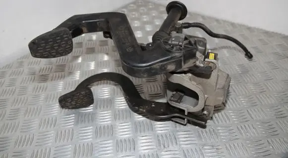 Volkswagen II LT Pedal assembly 2D0721111A A9012902416 A9012901916