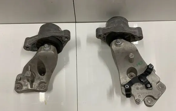 Maserati Ghibli Engine mount bracket 0670038977