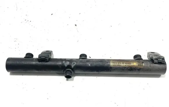Mercedes-Benz E W211 Fuel main line pipe A6420700695002 A6420700695