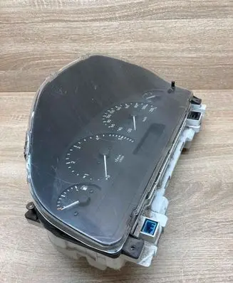 Land Rover Range Rover P38A Speedometer (instrument cluster) AMR3971