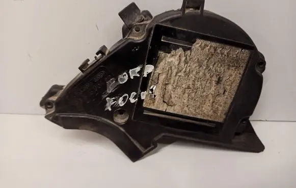 Ford Focus C-MAX Timing belt guard (cover) 9651560180