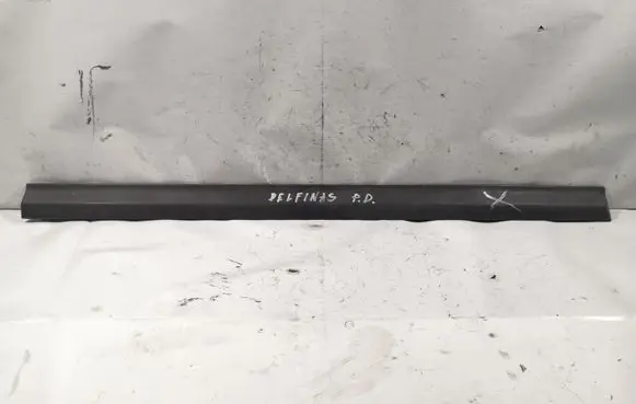 Volkswagen PASSAT B4 Front door trim (molding) 3A0853516
