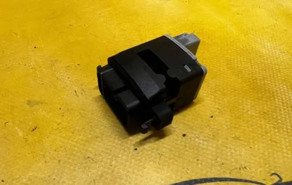 Ford Bronco Intake air temperature sensor G3GH-19T562-AA G3GH19T562AA