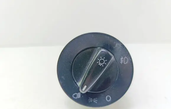 Volkswagen Golf IV Light switch 1C0941531