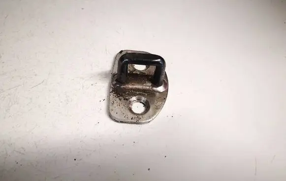 Volkswagen Bora Front door lock loop/hook striker 3b0837033aa