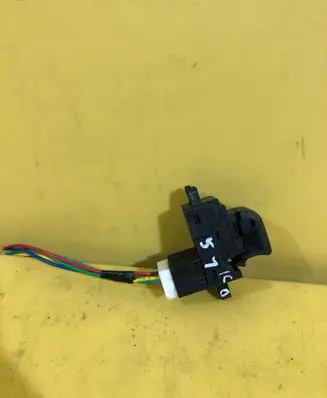 Nissan Qashqai Tailgate/trunk/boot open switch 