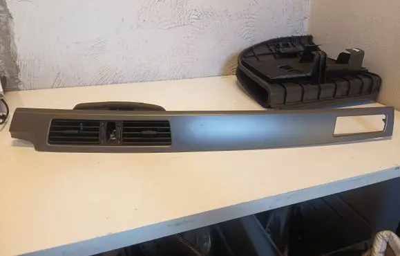 BMW 5 E60 E61 Dashboard glove box trim 7129233 52850610 6910734