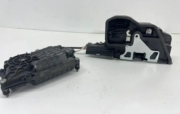 BMW 5 F10 F11 Rear door lock 7154516