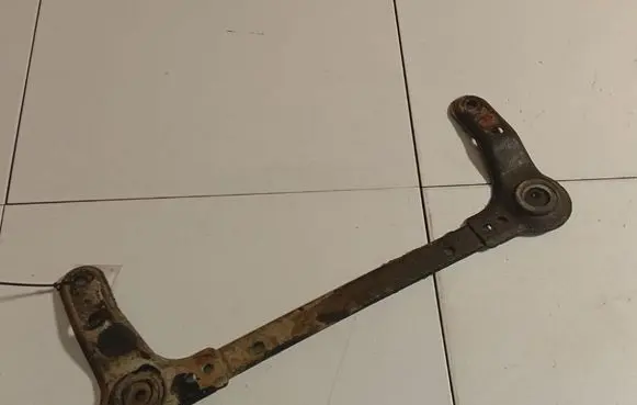 Nissan Qashqai Fuel tank mounting bracket 