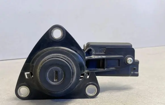Dacia Duster Tailgate exterior lock 906062426R PA66GF30