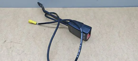 Mercedes-Benz E W211 Front seatbelt buckle 2118603369
