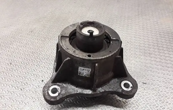Mercedes-Benz Vito Viano W447 Engine mount bracket A4472410213