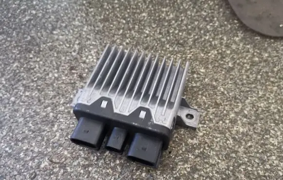 Coolant fan relay
