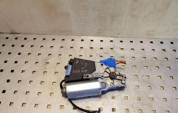Volkswagen PASSAT B5.5 Sunroof motor/actuator 0390200006 849696561 1J6959691
