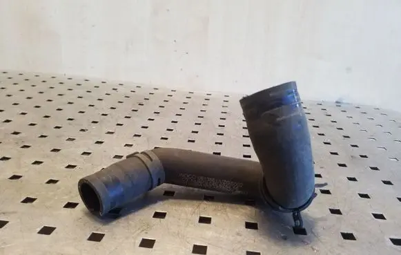 Mercedes-Benz C W205 Engine coolant pipe/hose