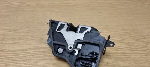BMW M3 e92 Front door lock 7202144