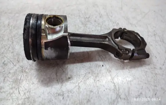 Hyundai Santa Fe Piston with connecting rod 
