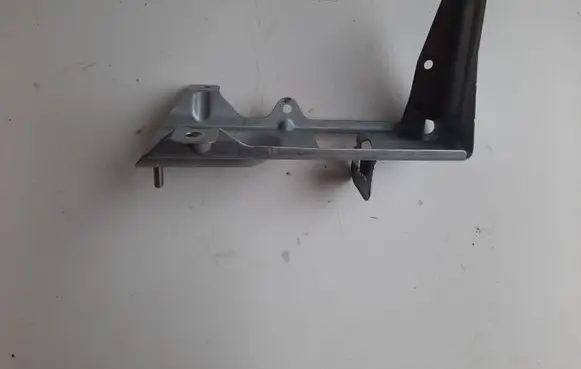 Audi TT TTS Mk2 Fender mounting bracket 8J8809322