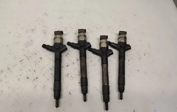 Toyota Corolla Verso AR10 Fuel injectors set 236700R180