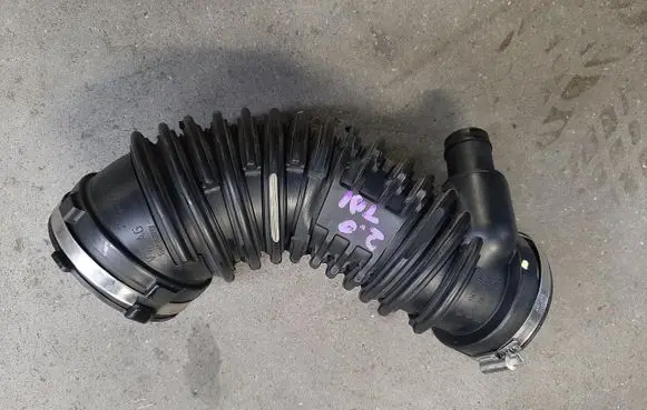 Air intake hose/pipe