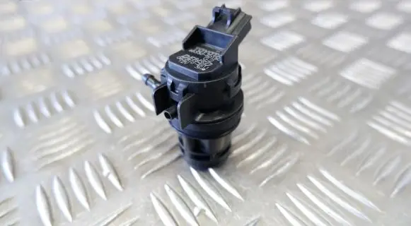 Toyota Land Cruiser (J120) Windscreen/windshield washer pump 8533060150