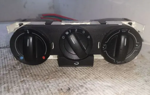 Volkswagen Fox Climate control unit 6Q0819045T 90151232 7680