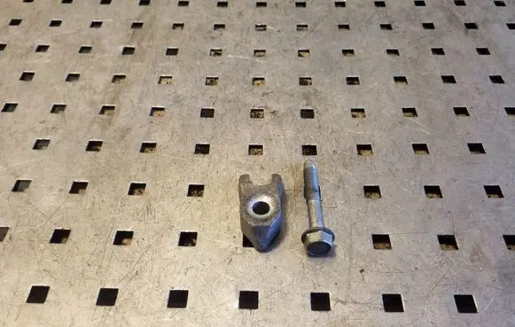 Chevrolet Captiva Fuel Injector clamp holder