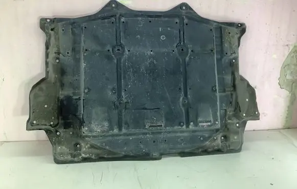 Nissan Leaf II (ZE1) Center/middle under tray cover 748N35SK0A